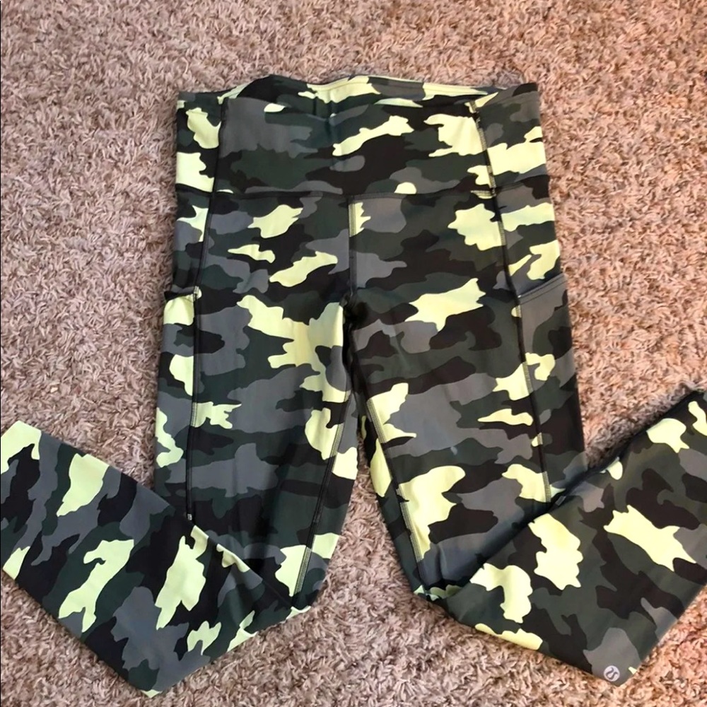 Lululemon Fast And Free Crop23” camo leggings